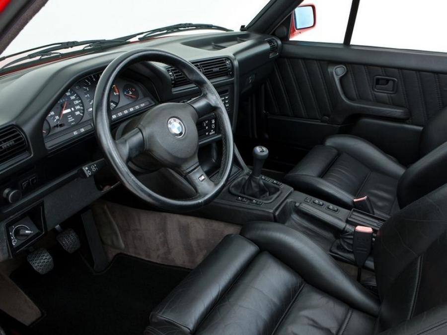Интерьер BMW M3 Convertible (E30) 1988 года  (фото 30 из 42)